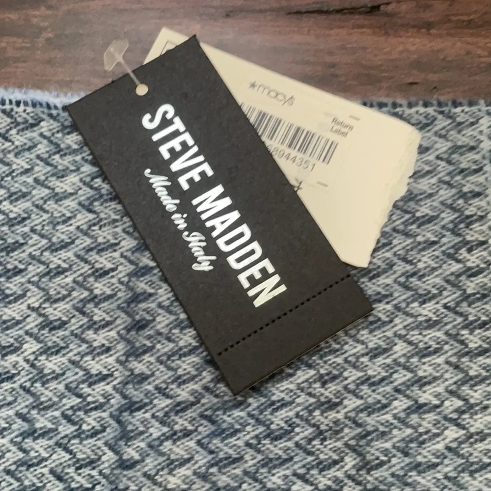 Steve Madden scarf in blue shades